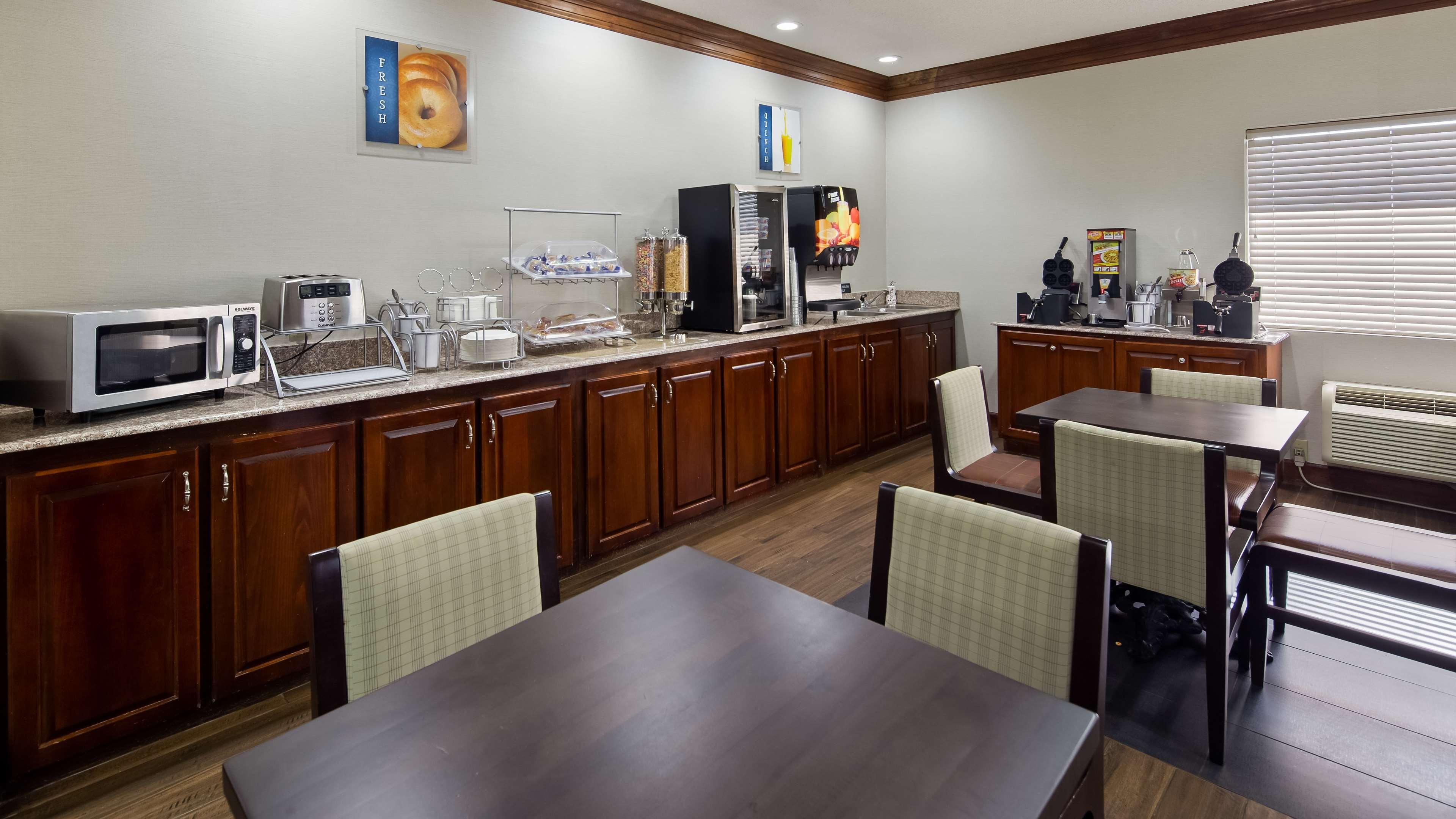 Best Western Inn & Suites Byron Zewnętrze zdjęcie